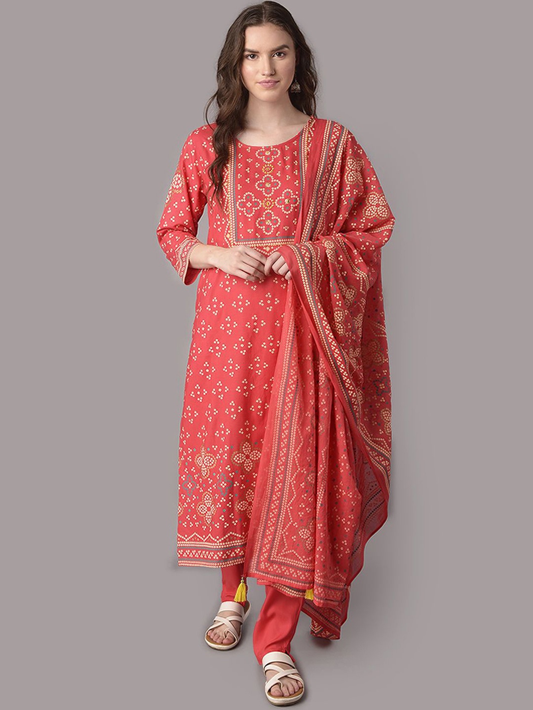 

Shree Bandhani Printed Regular Straight Kurta with Trousers & Dupatta, Fuchsia