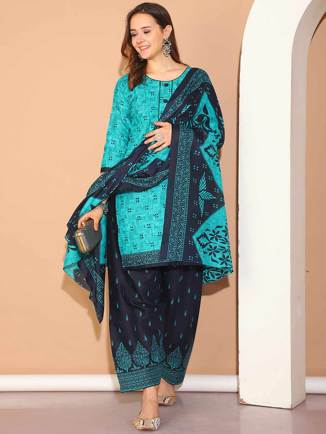 

Rajnandini Floral Printed Straight Kurta with Salwar & With Dupatta, Sea green