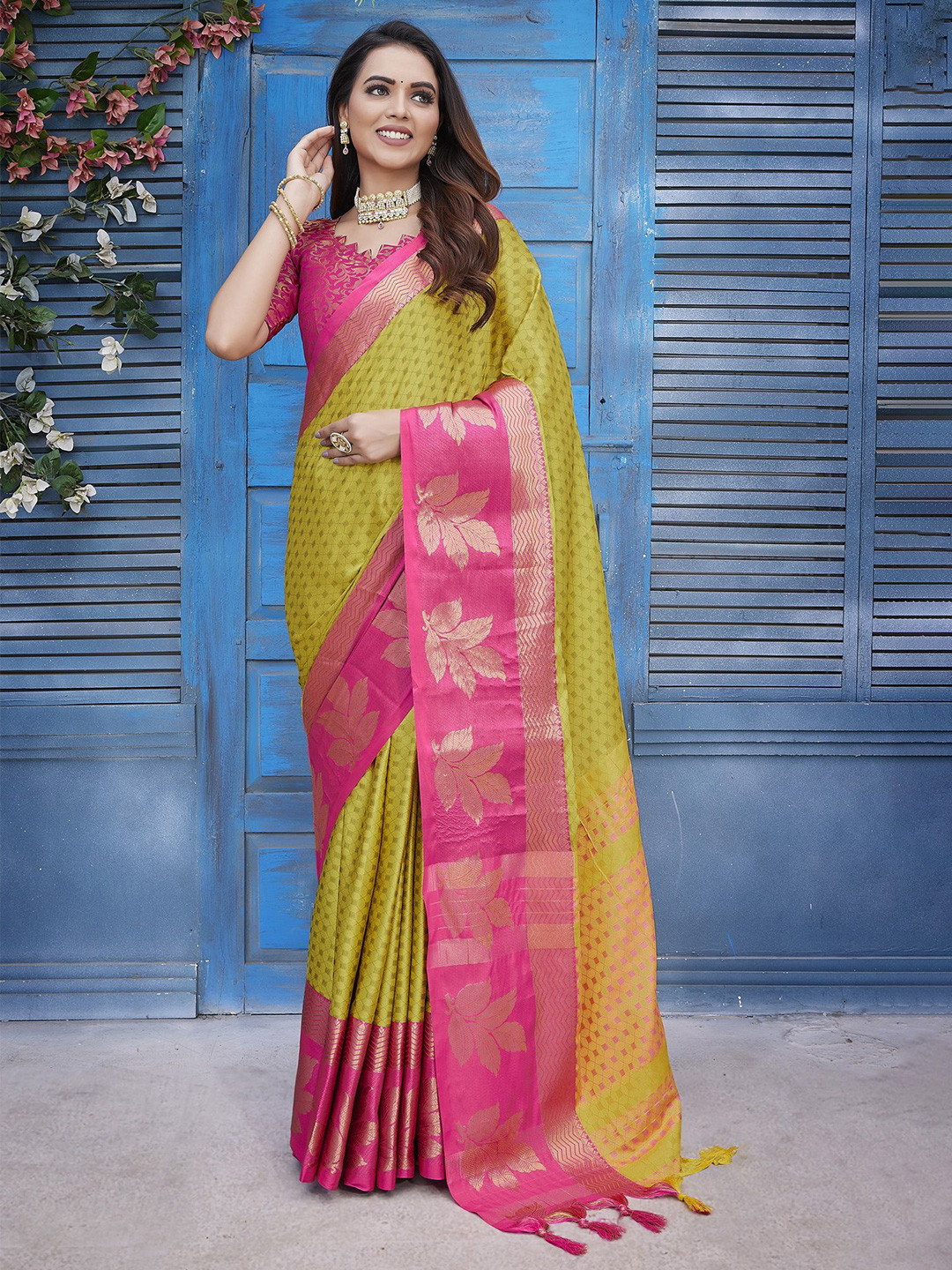 

Ekta Textiles Woven Design Zari Silk Cotton Banarasi Saree, Lime green