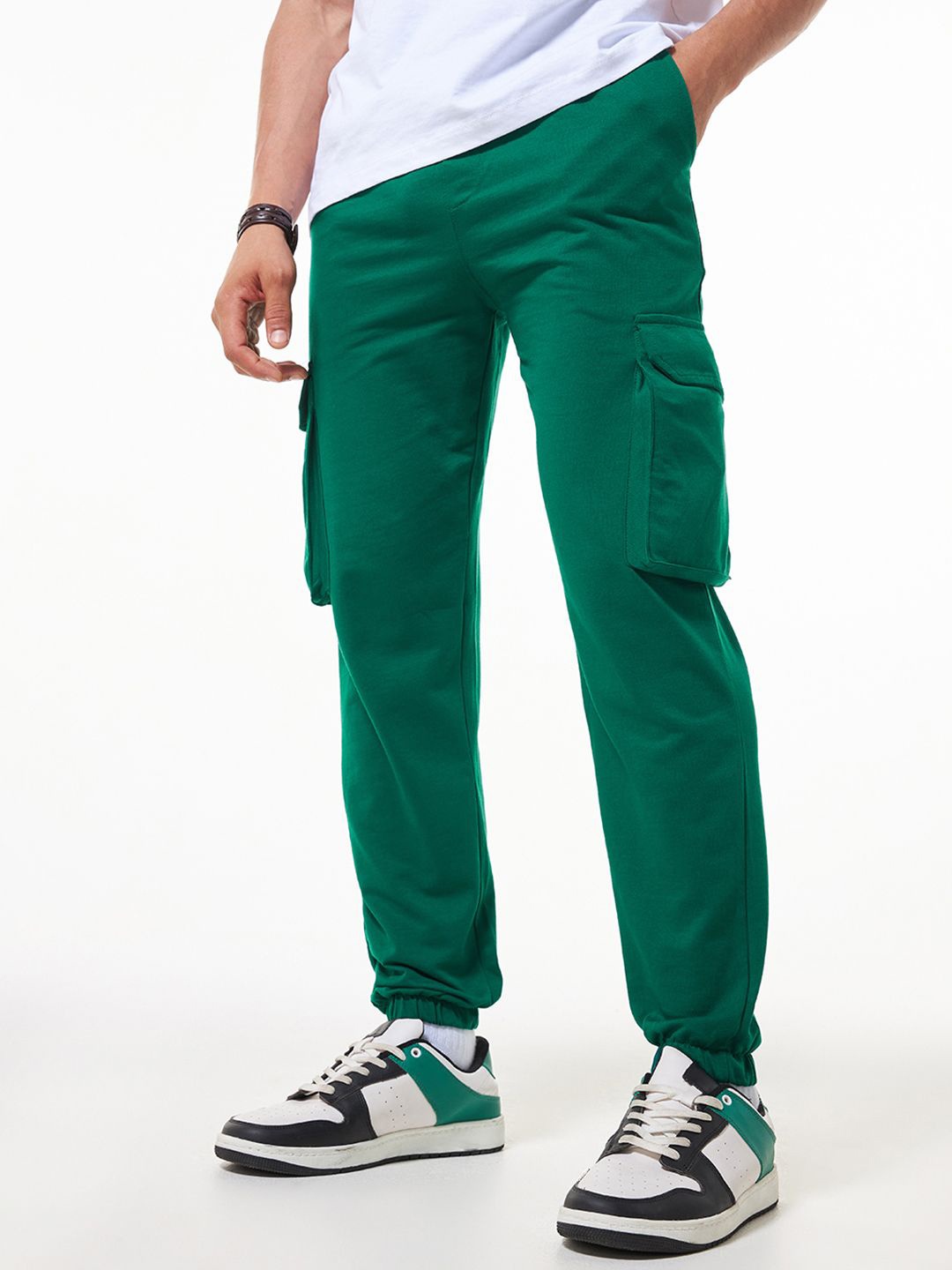 

Bewakoof AIR 1.0 Men Cotton Relaxed-Fit Mid Rise Joggers, Green