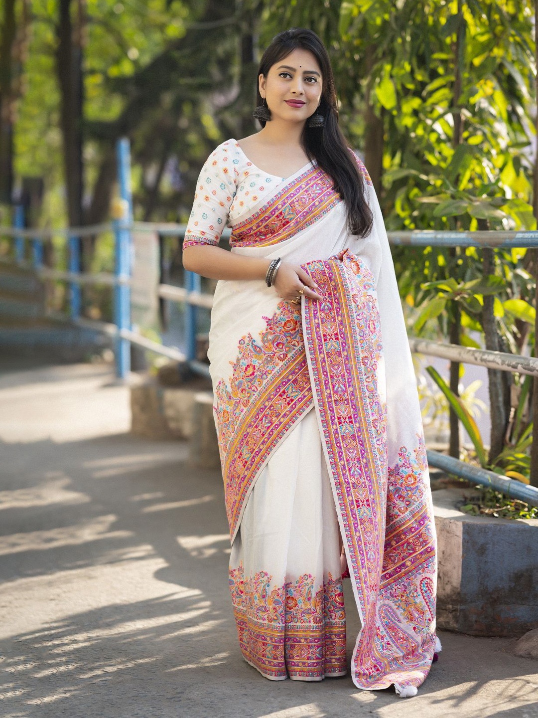 

Ekta Textiles Woven Design Zari Silk Cotton Banarasi Saree, White