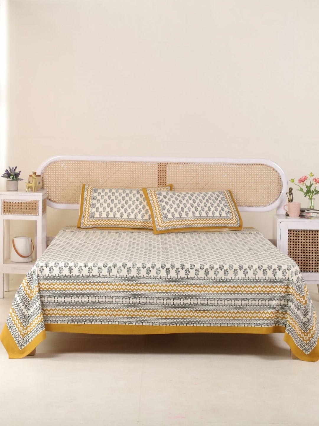 

Peepul Tree Mustard Floral Pure Cotton 300 TC King Double Bedsheet & 2 Pillow Covers