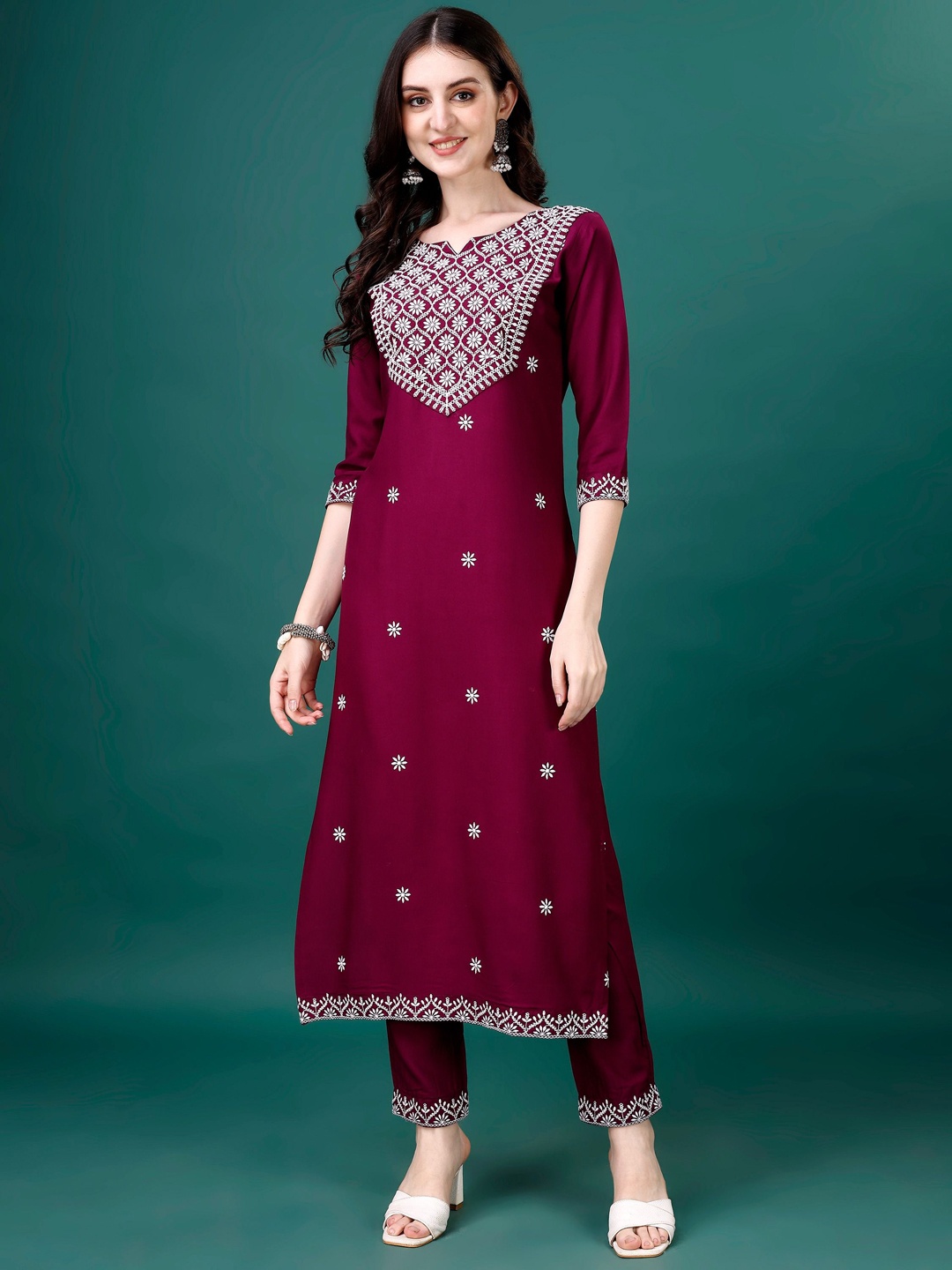 

FANTASY FAB Floral Embroidered Straight Kurta With Trousers, Maroon