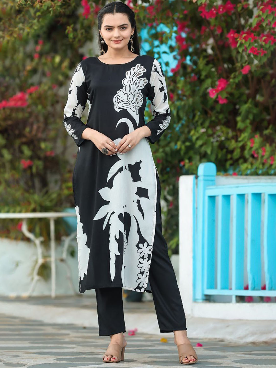 

KALINI Floral Printed Kurta with Trousers, Black