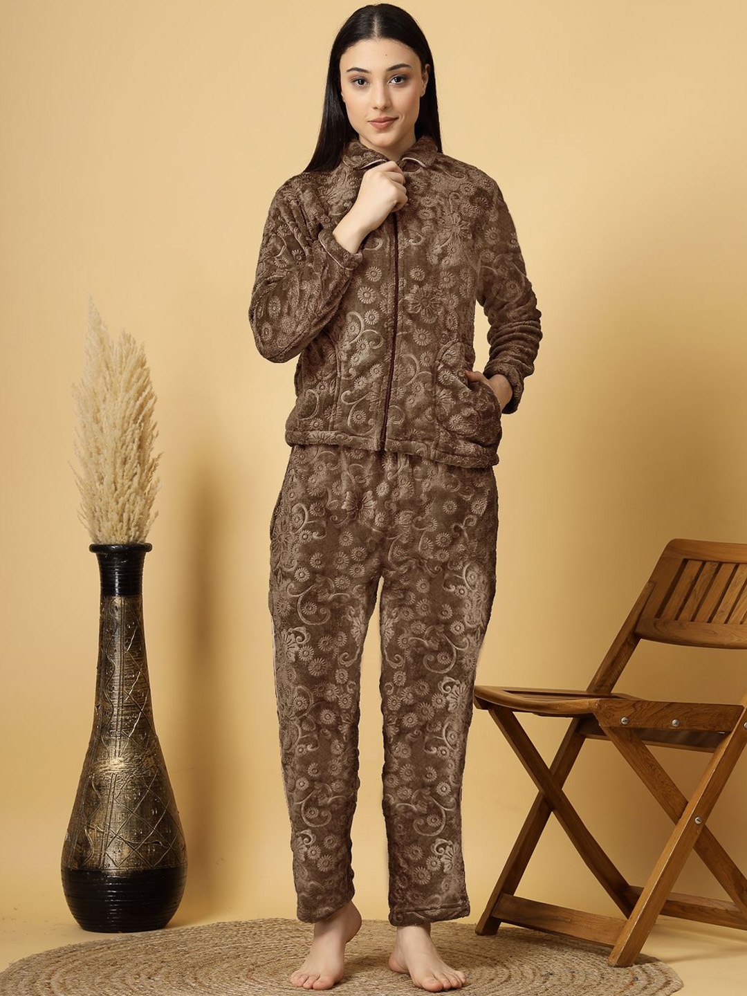 

FABINALIV Floral Embossed Zip Closure Winter Night Suit, Brown