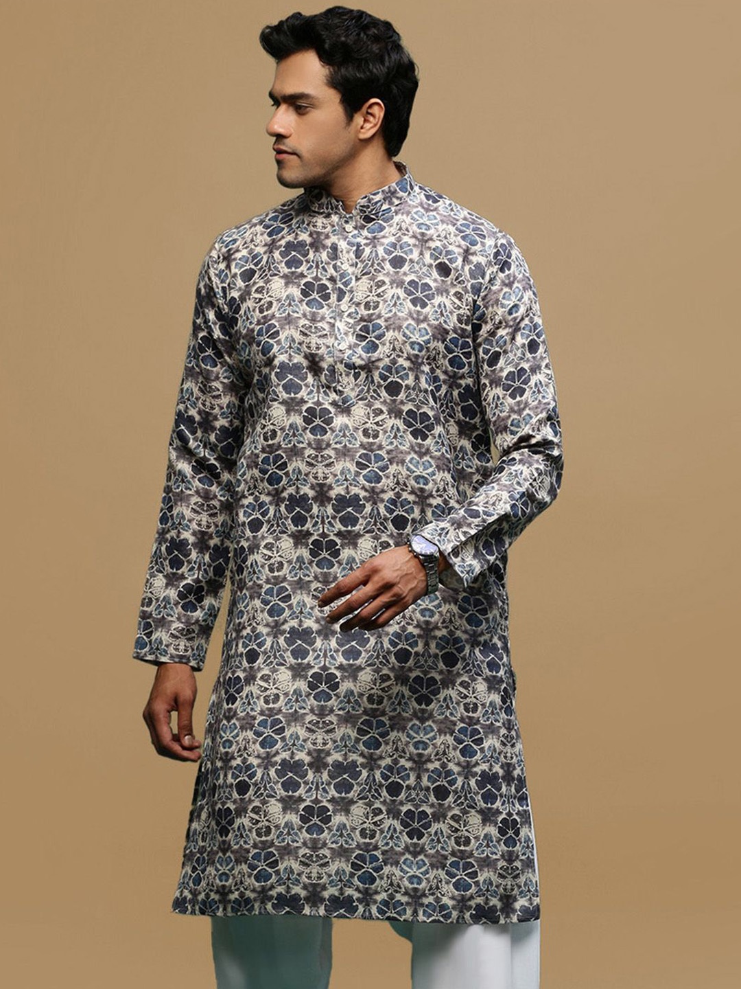 

Sanwara Floral Printed Mandarin Collar Cotton Straight Kurta, Grey