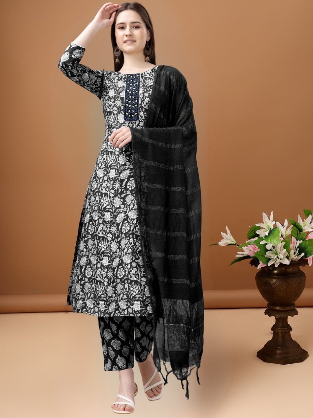 

MAGMINA Floral Printed Thread Work Straight Kurta With Trousers & Dupatta, Black