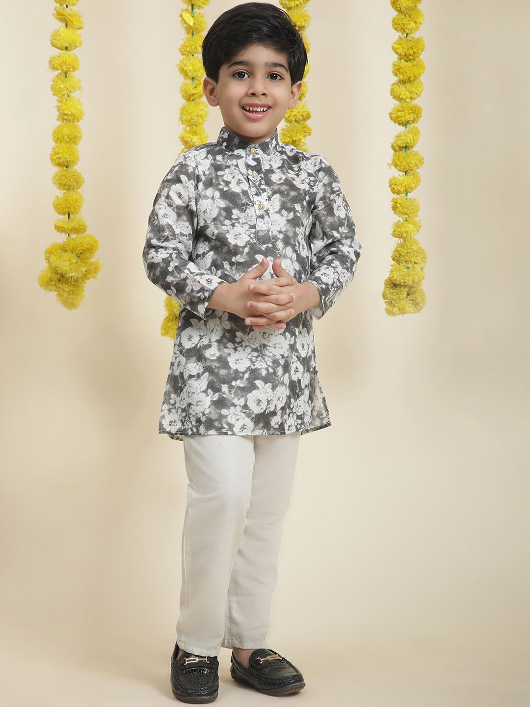 

Cutiekins Boys Floral Printed Mandarin Collar Regular Kurta with Pyjamas, Black