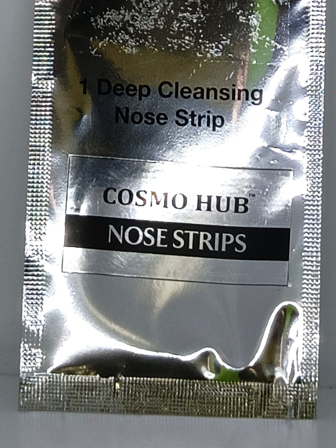 

COSMO HUB Charcoal Nose Strips, Off white