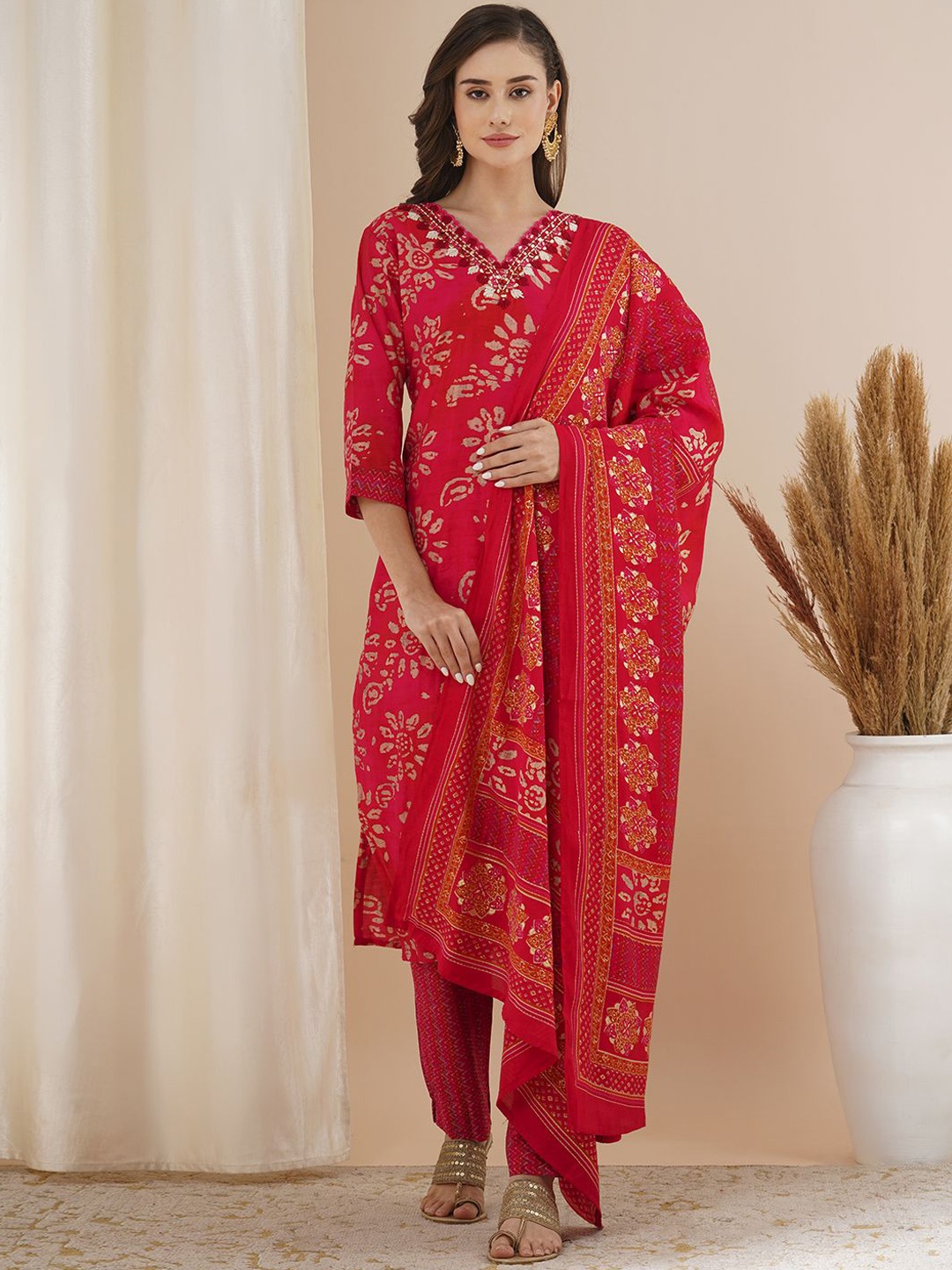 

FASHOR Floral Printed Mirror Work Straight Kurta with Trousers & Dupatta, Red
