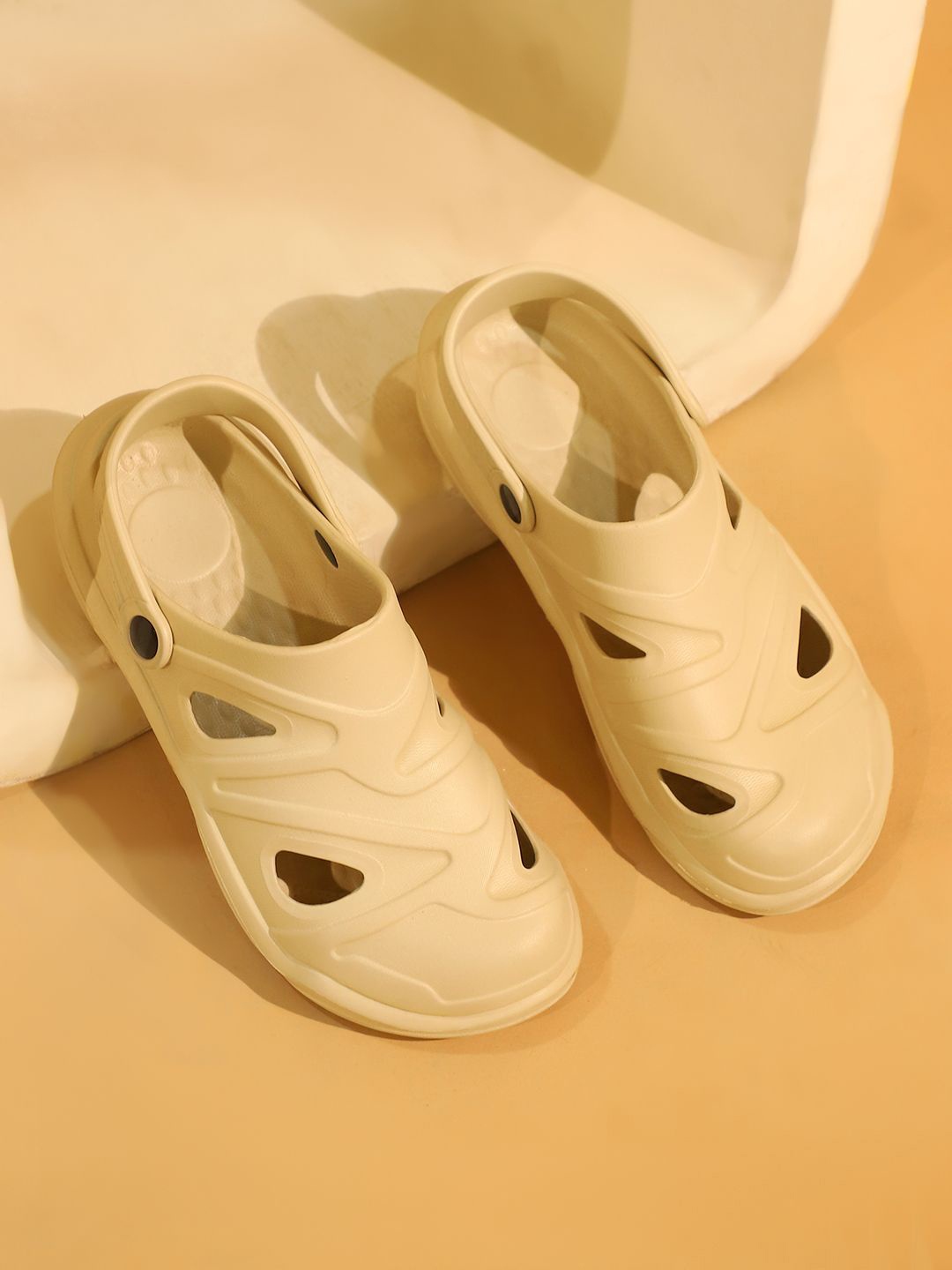 

TAG 7 Men Rubber Casual Clogs, Beige