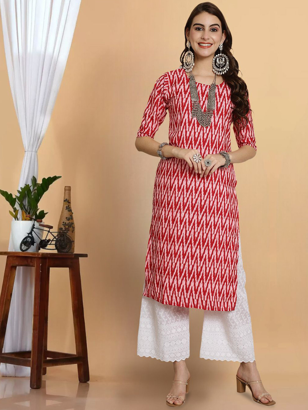 

7Threads Geometric Printed Round Neck Crepe Straight Kurta, Red