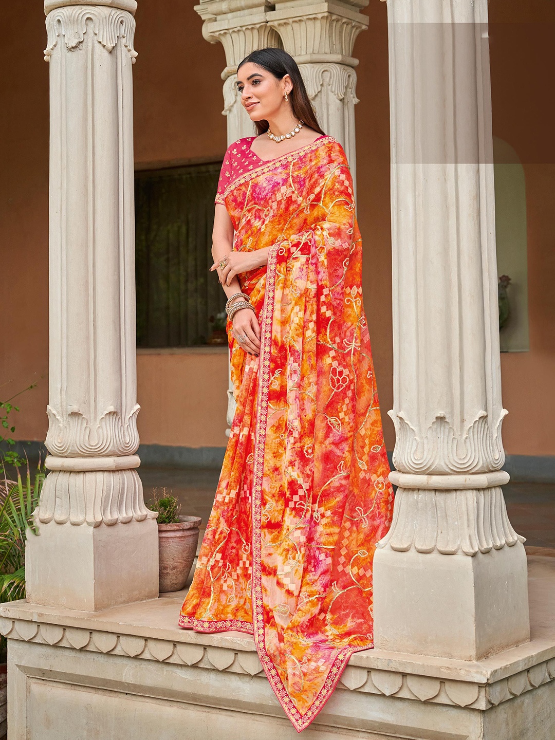 

Laxmipati Women Embroidered Abstract Printed Saree, Red