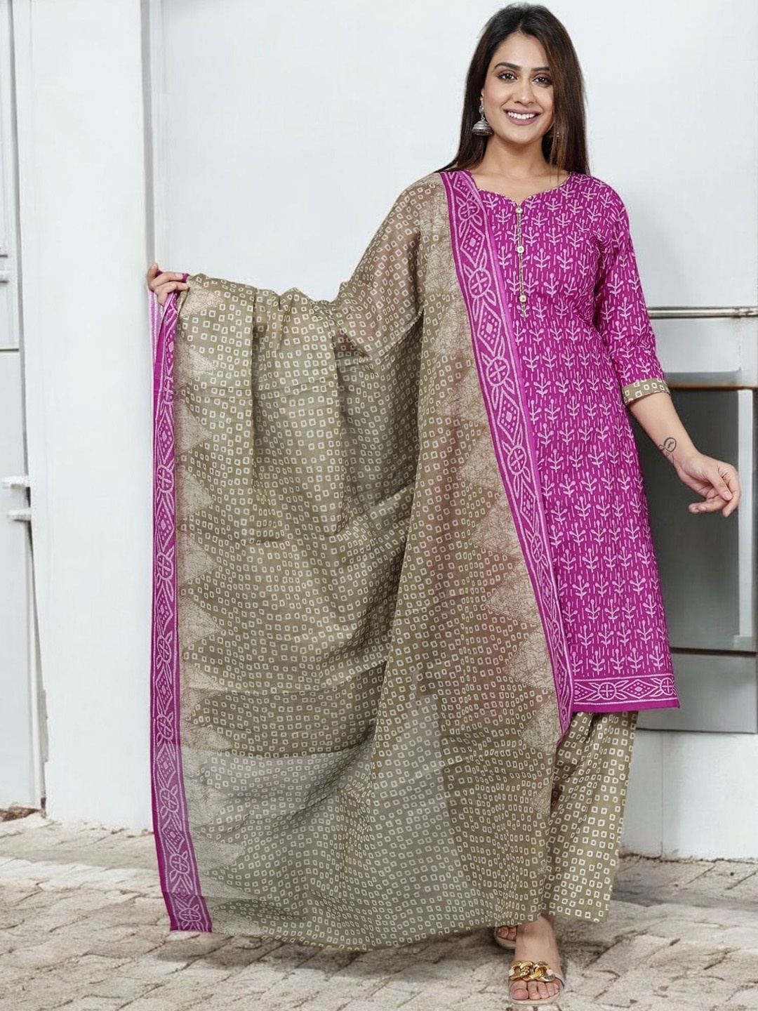 

Jevi Prints Floral Printed Notch Neck Pure Cotton Straight Kurta With Patiala & Dupatta, Pink