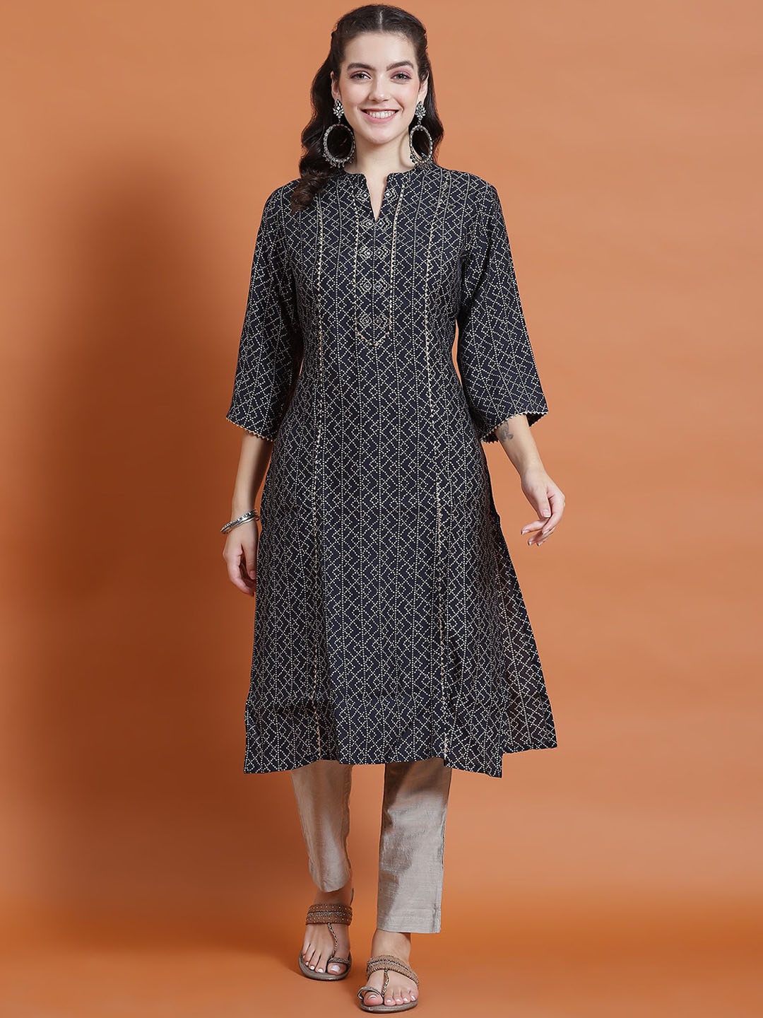 

Shree Bandhani Printed Regular Chanderi Silk Straight Kurta with Trousers, Navy blue