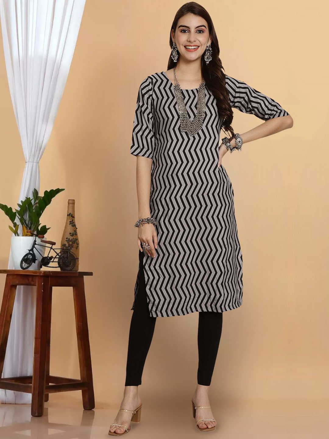 

7Threads Geometric Printed Round Neck Crepe Straight Kurta, Multi