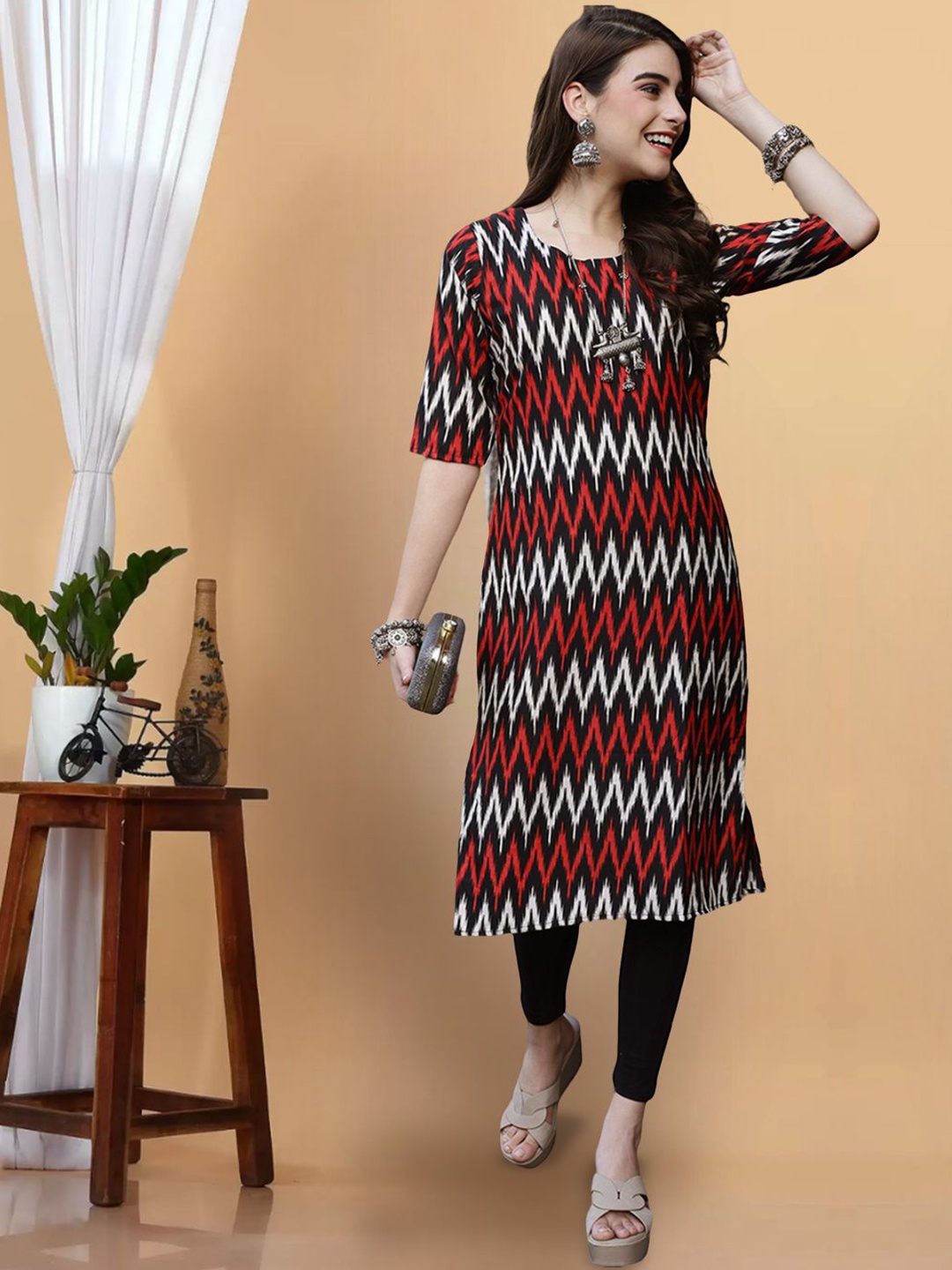 

7Threads Zig Zag Printed Round Neck Crepe Straight Kurta, Black