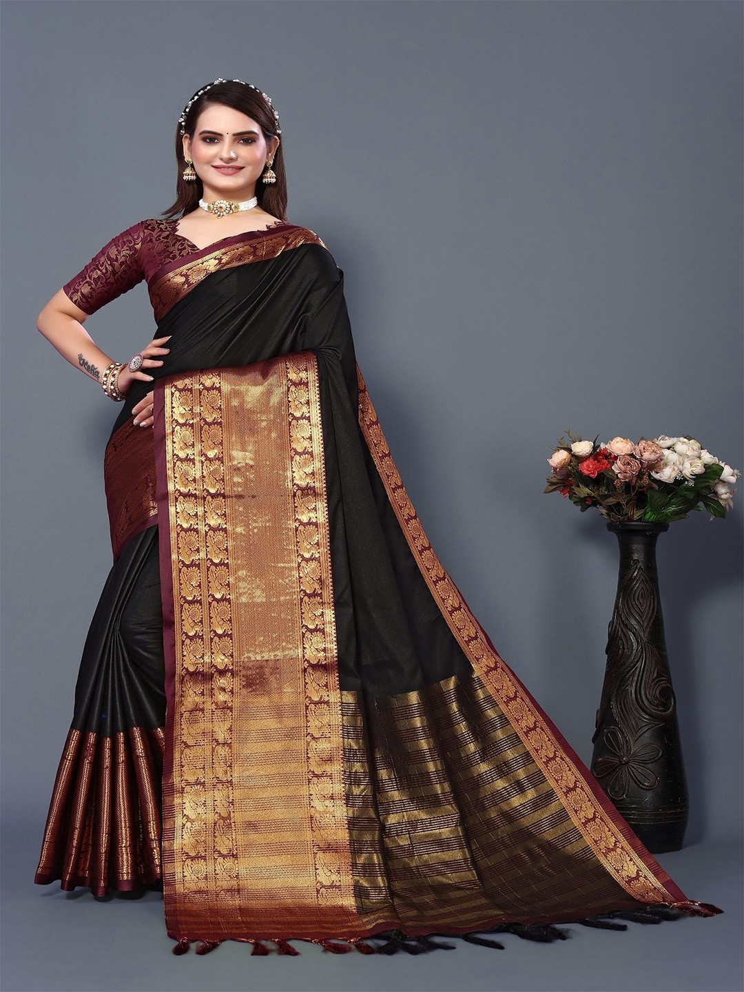

Aika Woven design Zari Kanjeevaram Saree, Black