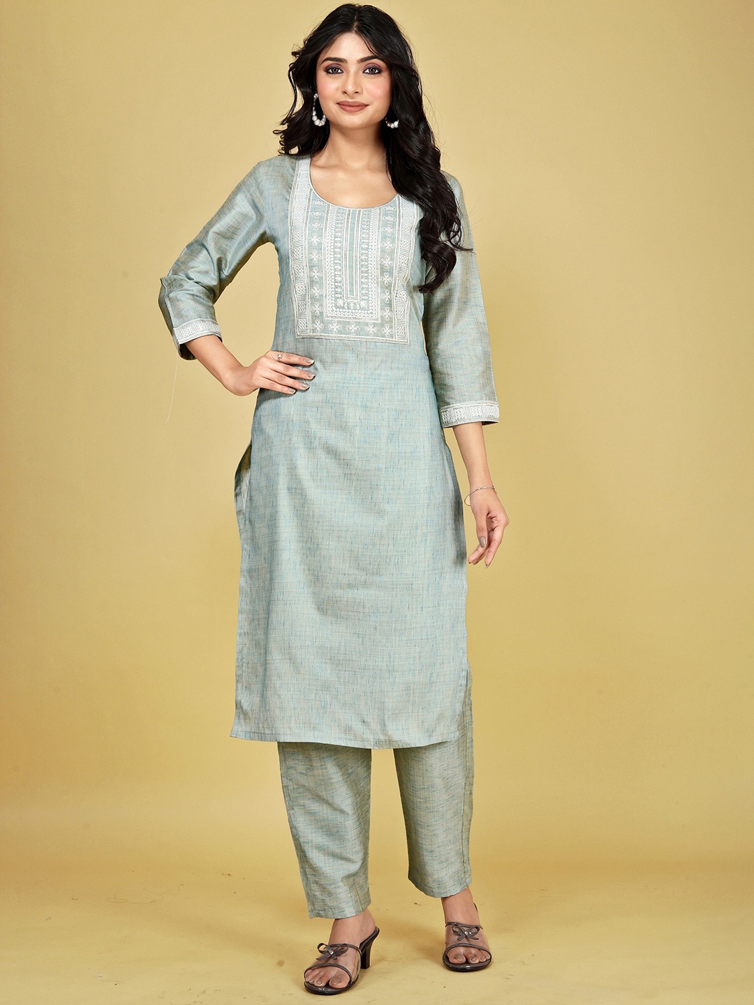

JDS LIFESTYLE Ethnic Motifs Yoke Design Straight Kurta With Trousers, Blue