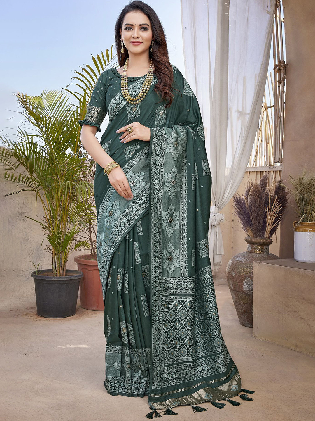 

Ekta Textiles Woven Design Zari Pure Silk Paithani Saree, Green