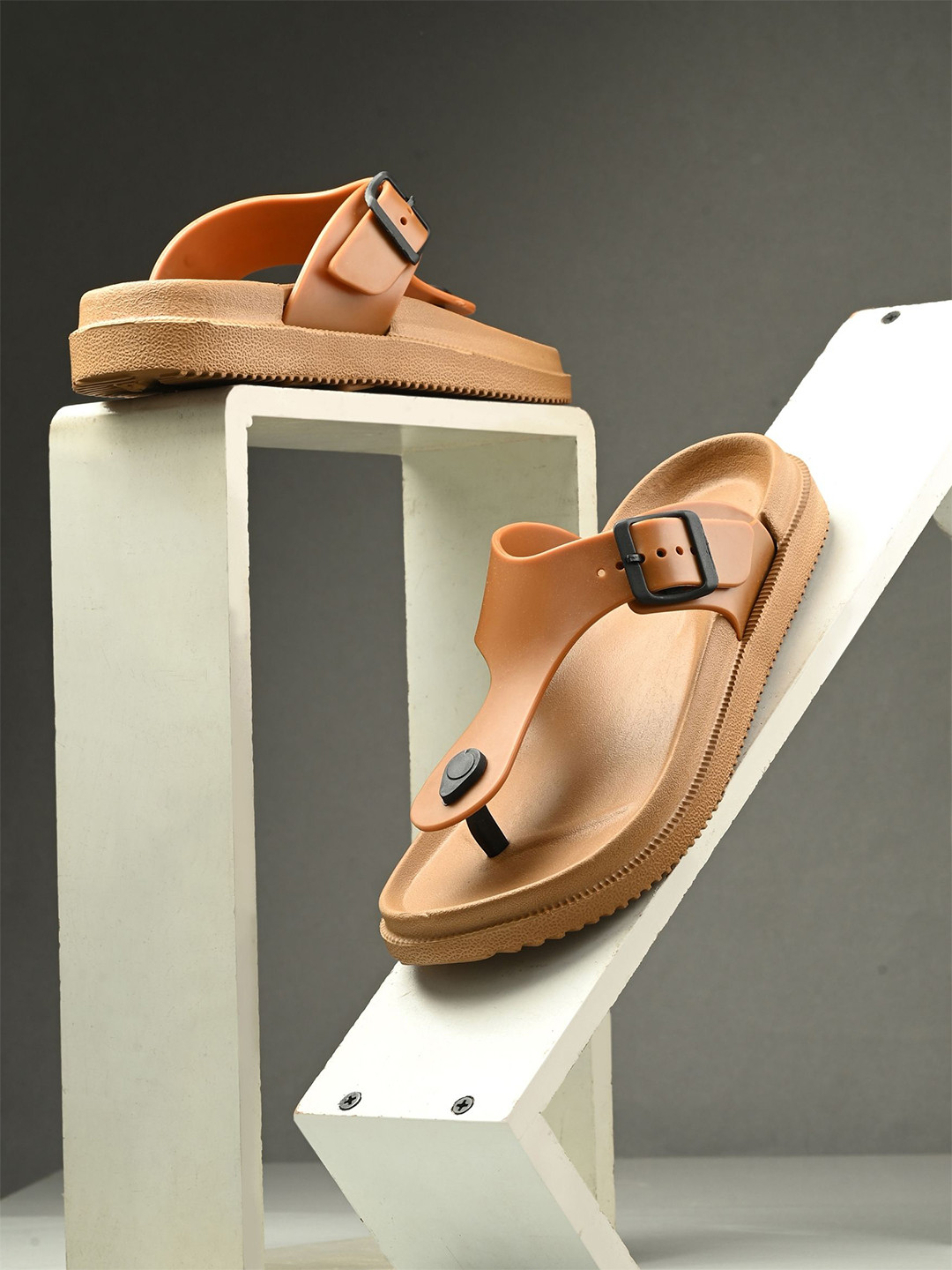 

The Roadster Lifestyle Co Men Light Weighted Slipper, Brown