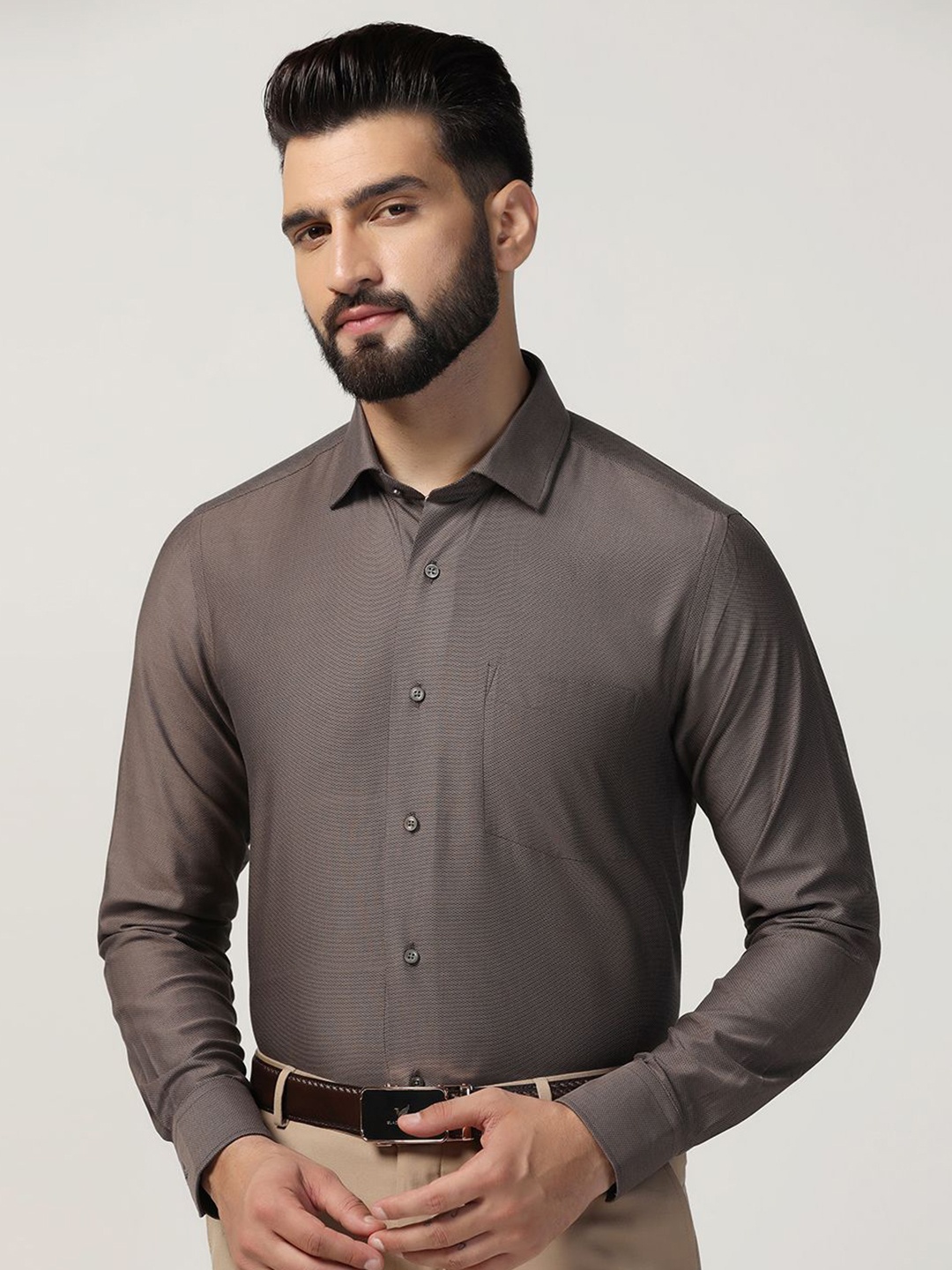 

Blackberrys Men India Slim Cutaway Collar Textured Solid Cotton Slim Fit Casual Shirt, Grey
