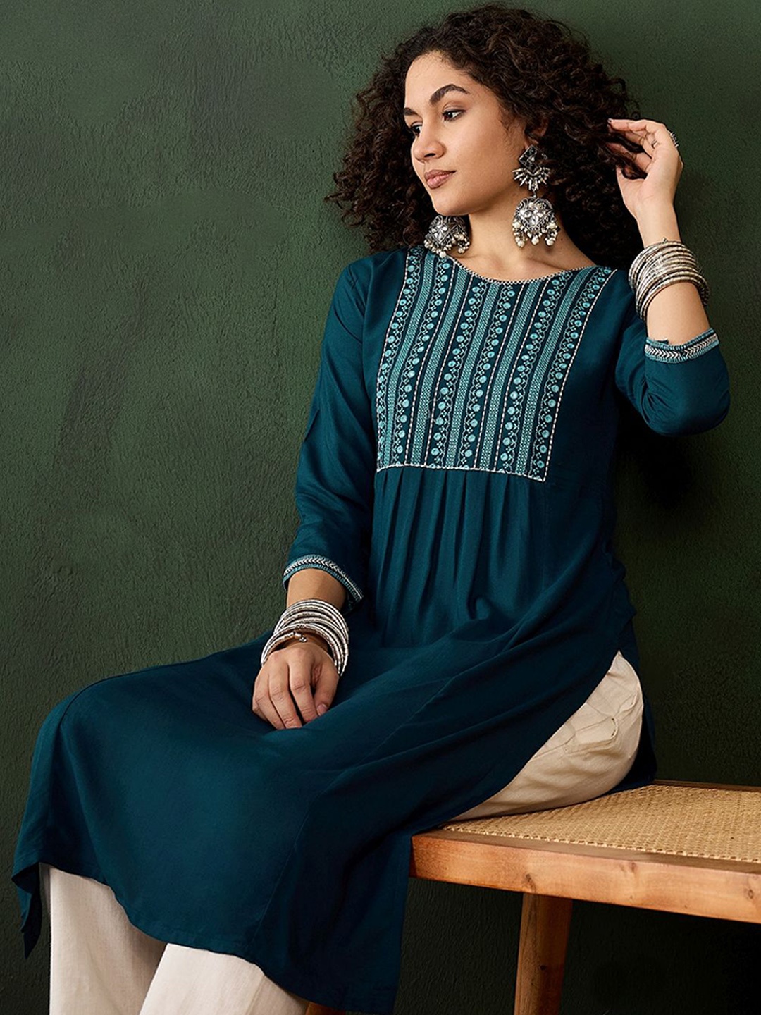 

Sangria Teal Green Floral Embriodered Straight Kurta