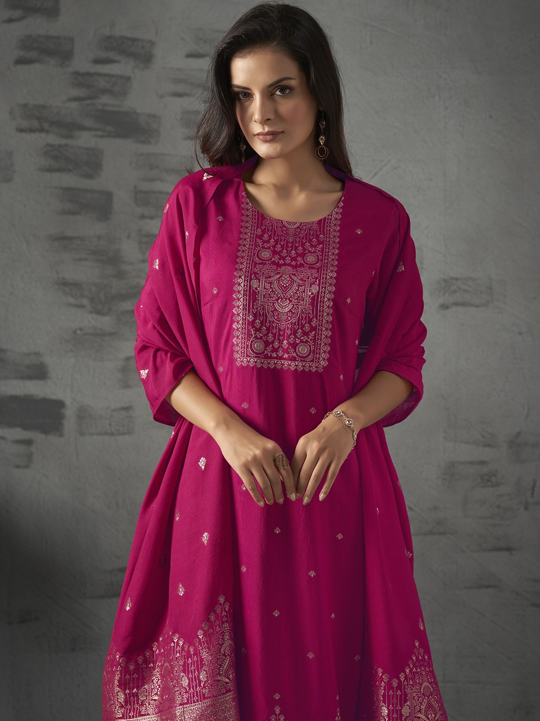 

Anouk Floral Woven Design Regular Straight Kurta with Trousers & Dupatta, Fuchsia