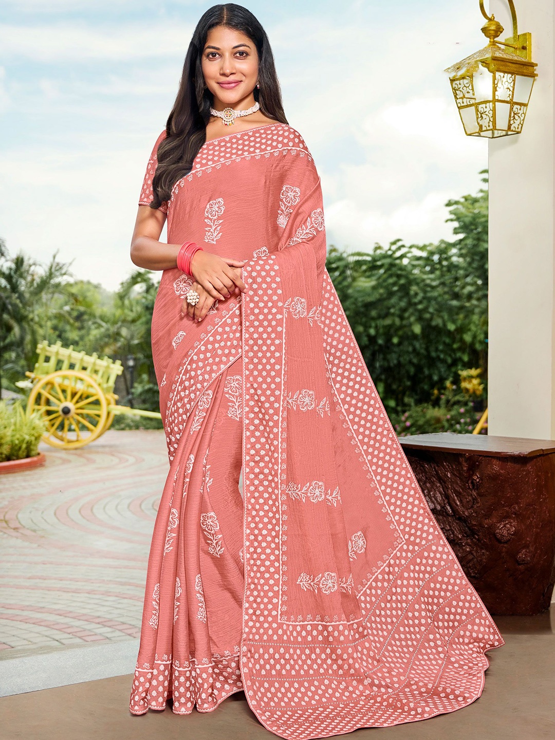 

Laxmipati Ethnic Motifs Poly Chiffon Saree, Peach