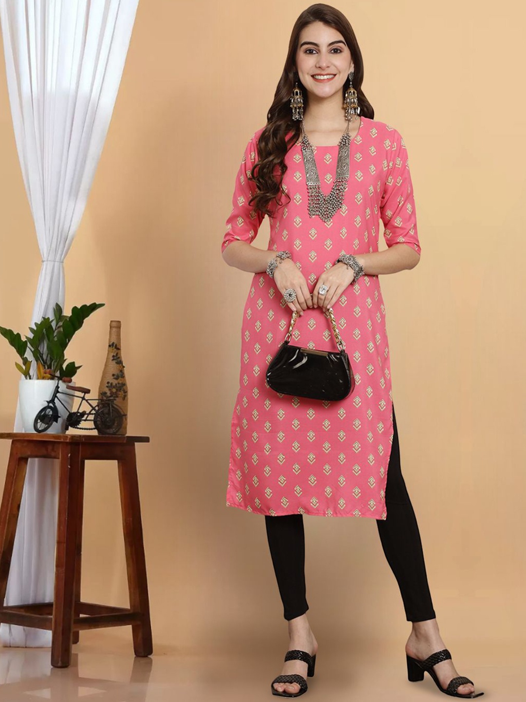 

7Threads Ethnic Motifs Printed Round Neck Crepe Straight Kurta, Pink