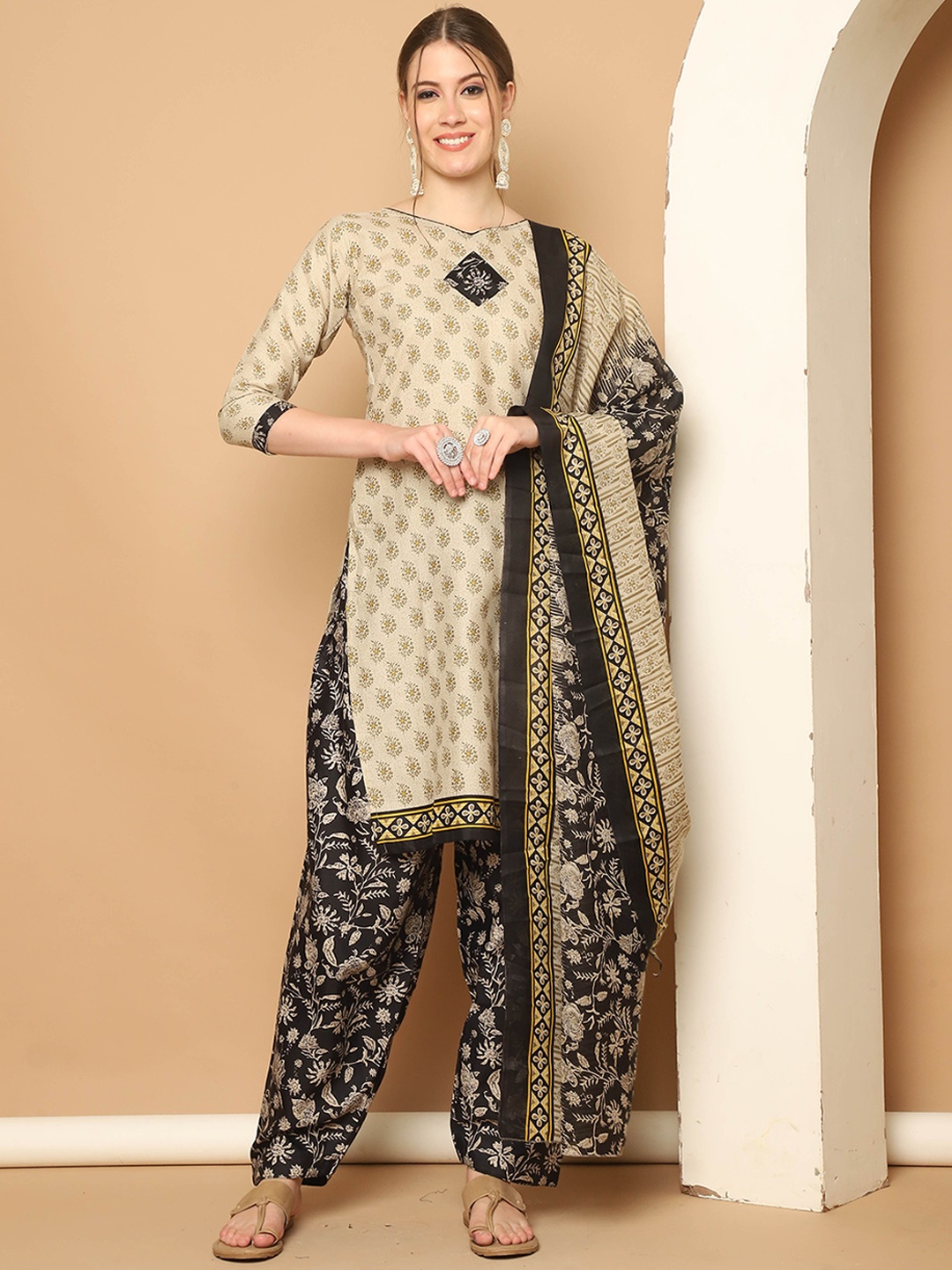 

Rajnandini Floral Printed Kurta with Trousers & Dupatta, Beige