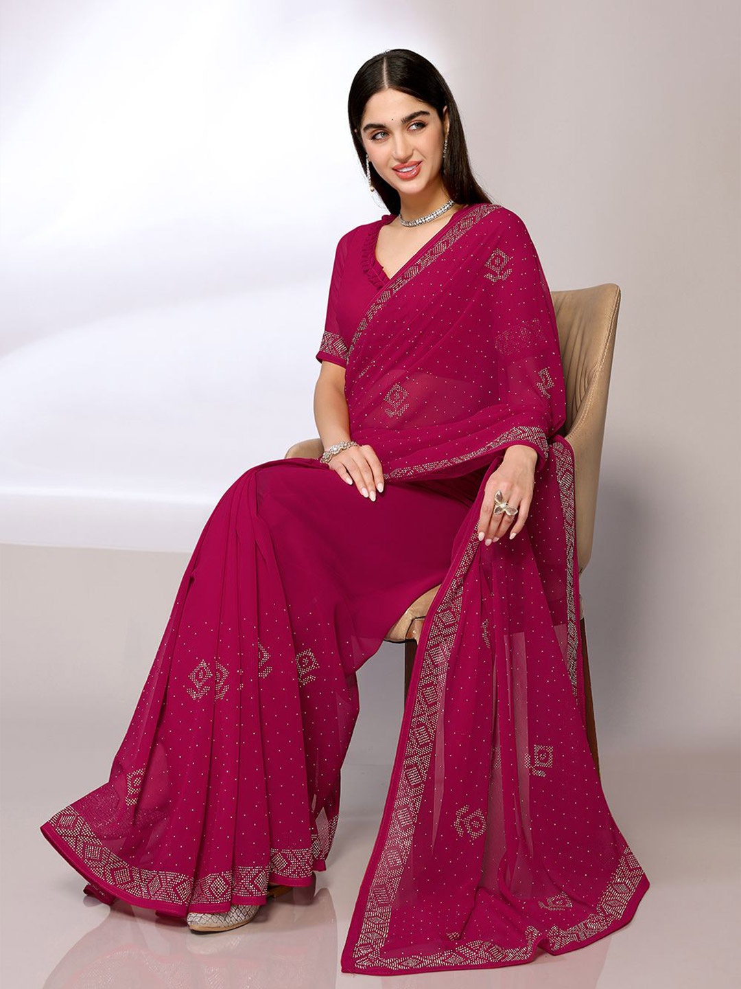 

FABMORA Beads and Stones Embellished Geometric Saree, Pink