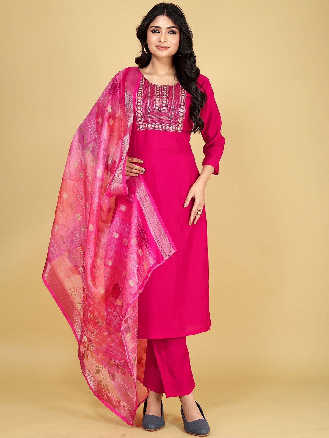 

JDS LIFESTYLE Ethnic Motifs Yoke Design Straight Kurta With Trousers & Duppatta, Pink