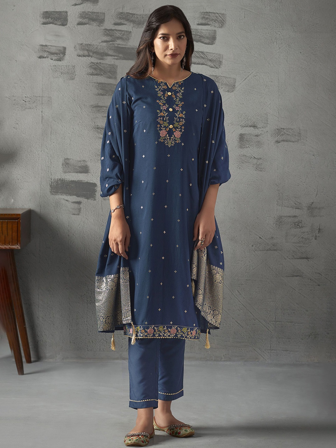 

Anouk Woven Design Regular Straight Kurta with Trousers & Dupatta, Teal