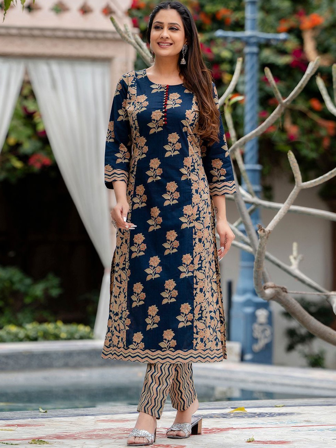 

GoSriKi Floral Printed Straight Kurta With Trouser & Dupatta, Navy blue