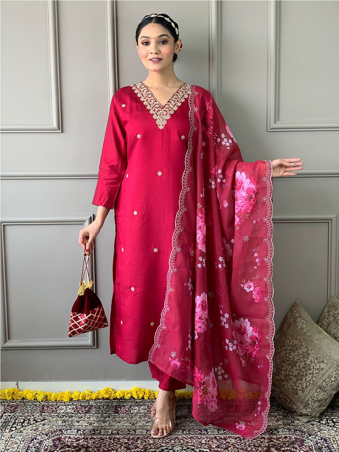 

Lilots Floral Embroidered Thread Work Chanderi Silk Straight Kurta With Trouser & Dupatta, Pink