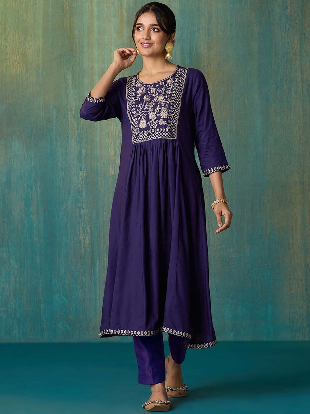 

Likha Women Embroidered Thread Work Kurta, Purple