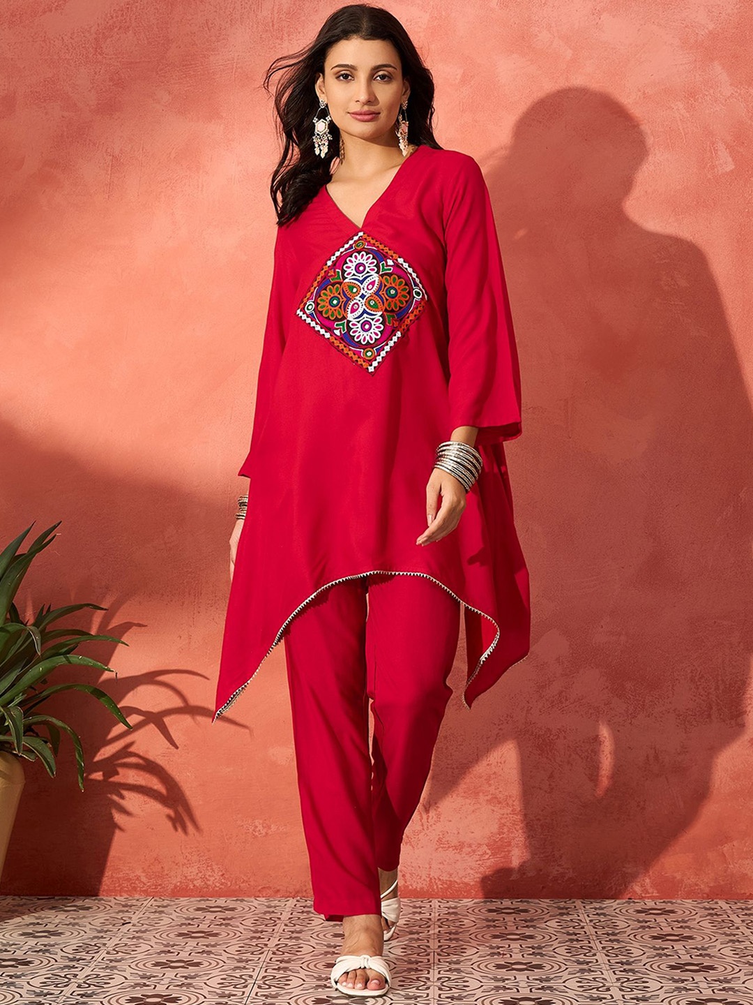 

InWeave Floral Embroidered Asymmetric A-Line Kurta With Trousers, Red