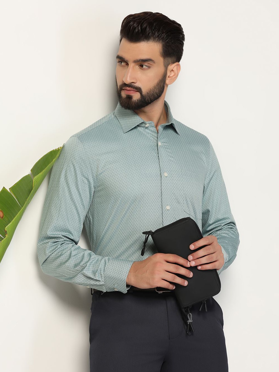 

Blackberrys Men India Slim Cutaway Collar Textured Solid Cotton Formal Shirt, Green