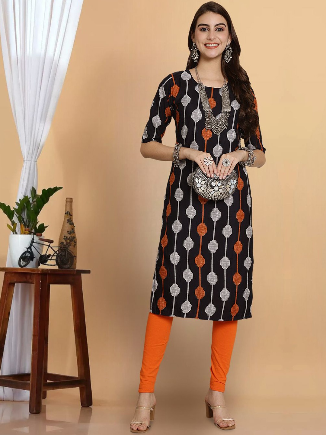 

7Threads Geometric Printed Round Neck Crepe Straight Kurta, Black