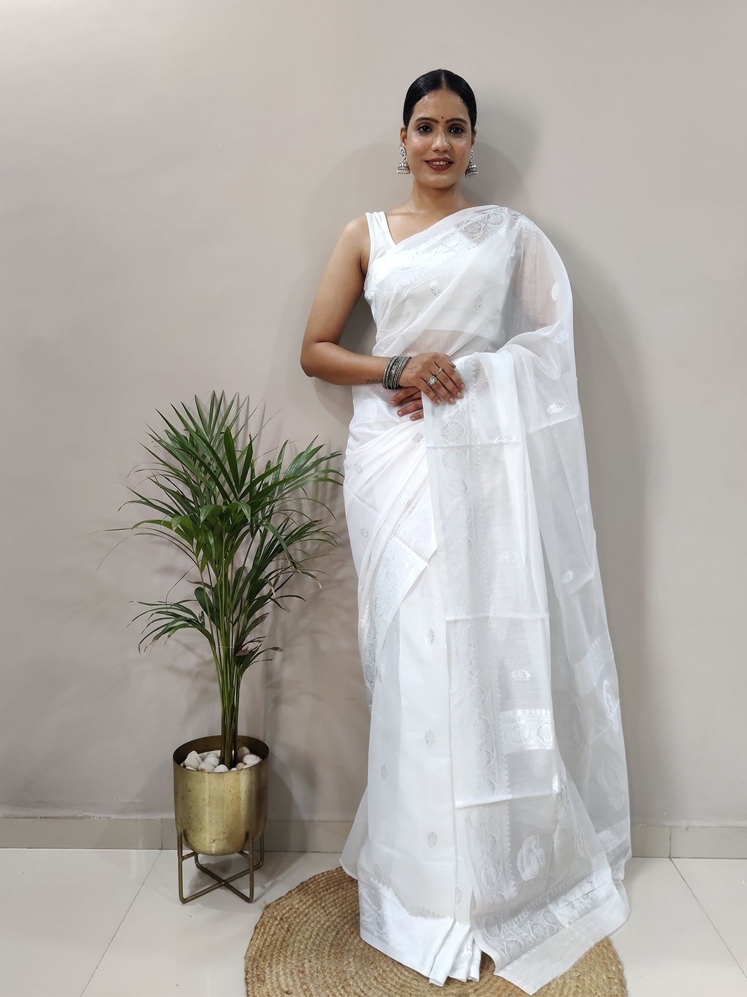 

Aika Woven Design Zari Saree, White