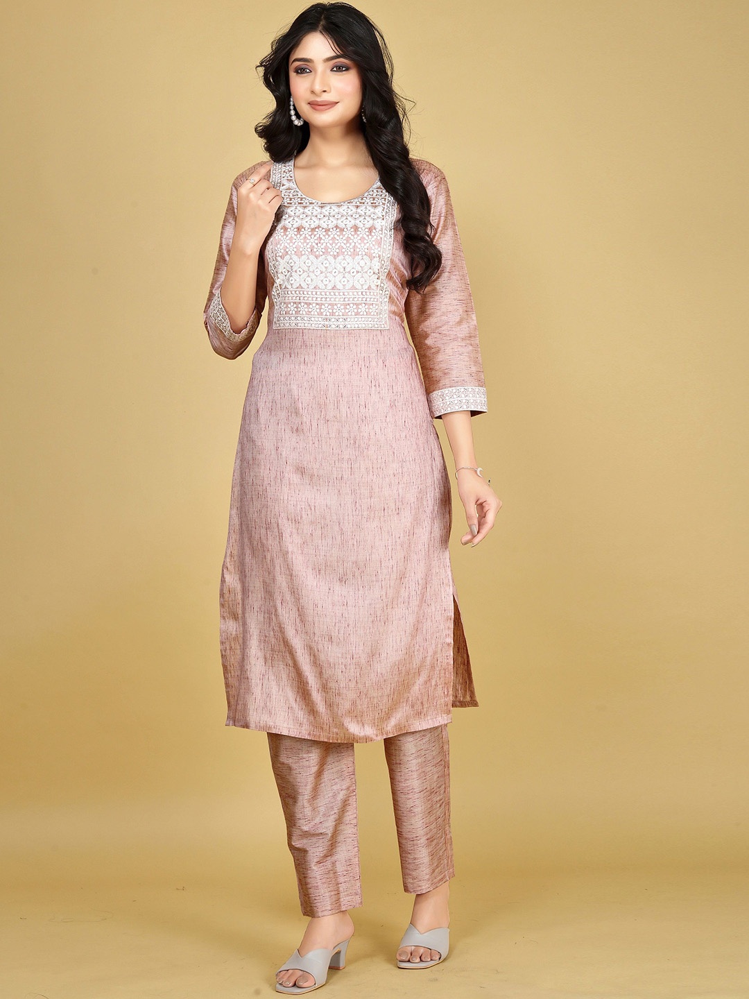 

JDS LIFESTYLE Ethnic Motifs Embroidered Straight Kurta With Trousers, Pink
