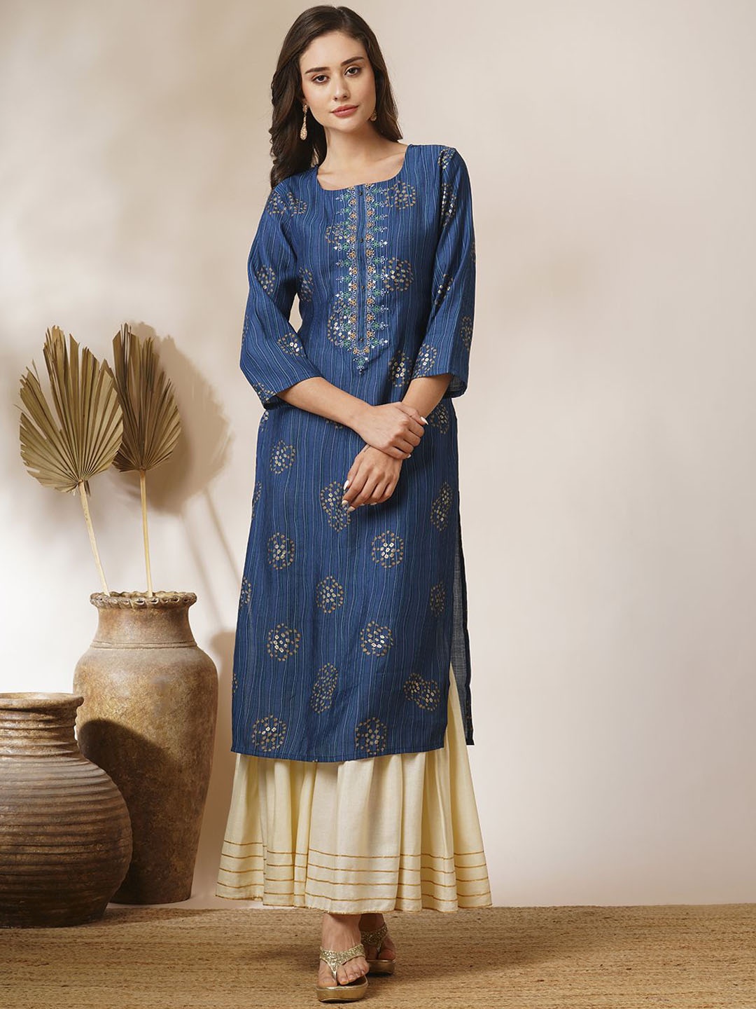 

FASHOR Floral Printed Thread Work Straight Kurta, Blue