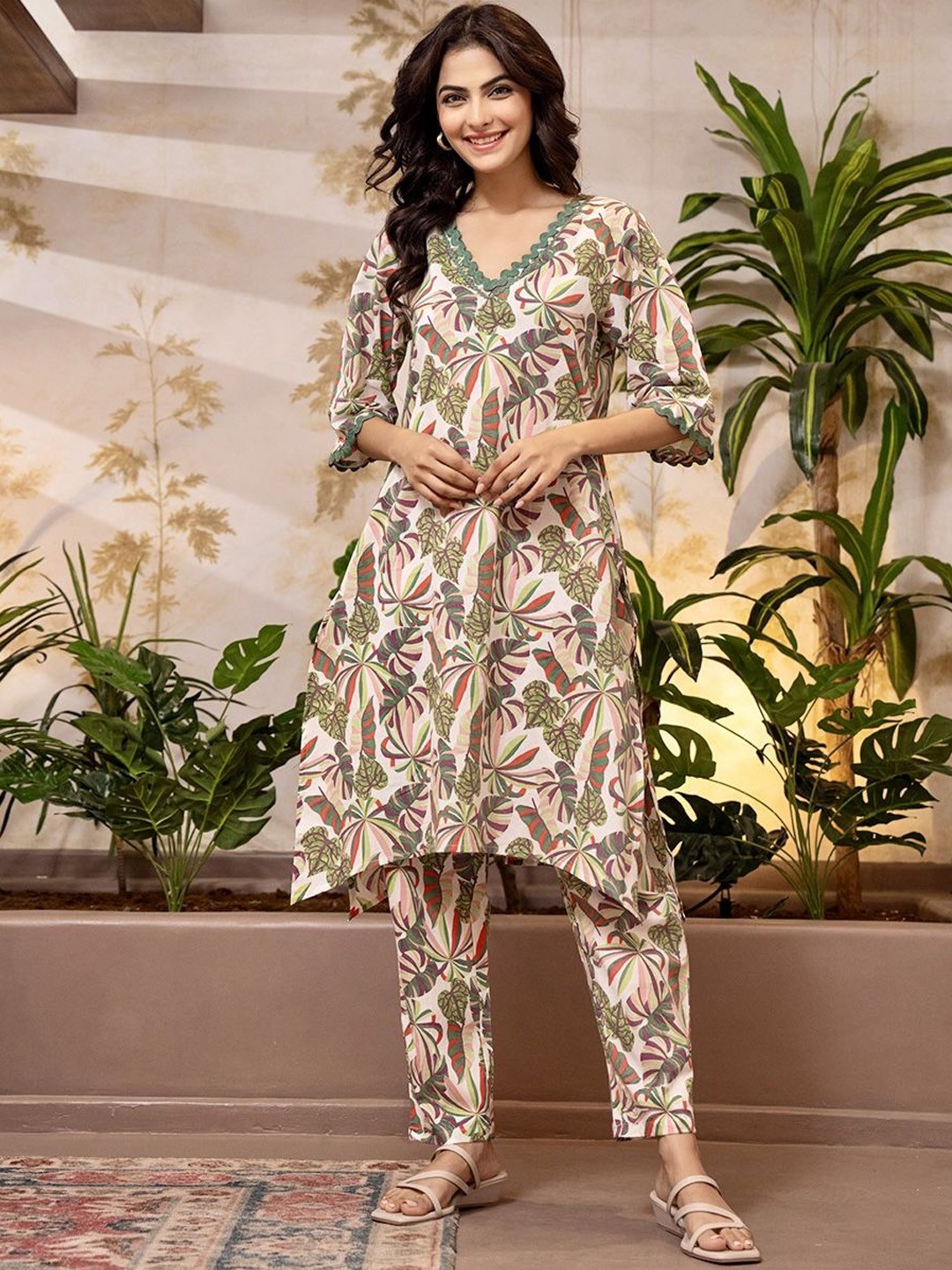 

FEATHERS CLOSET Floral Printed Pure Cotton Tunic With Trousers, White