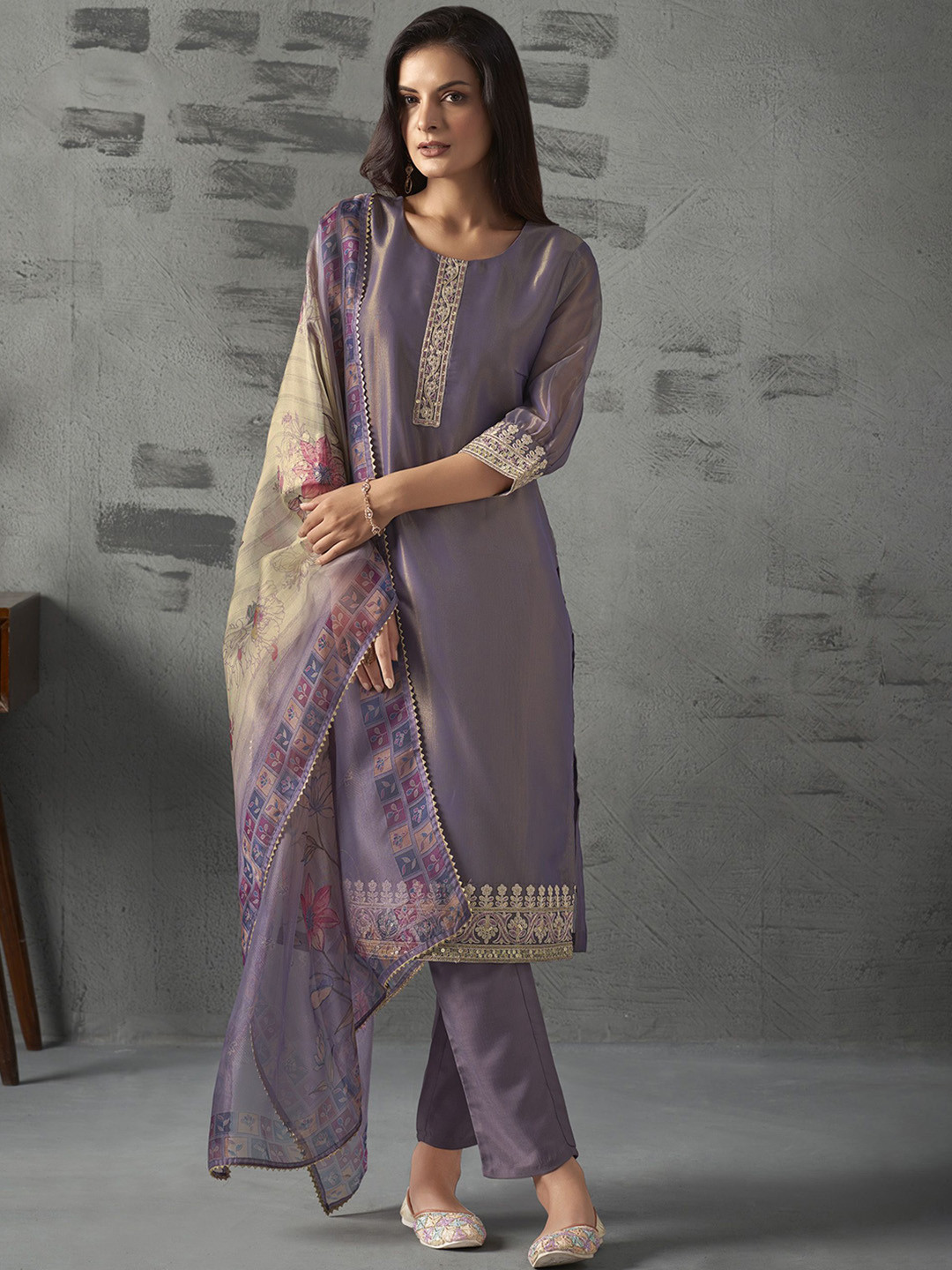 

Anouk Floral Yoke Design Regular Thread Work Straight Kurta with Trousers & Dupatta, Purple