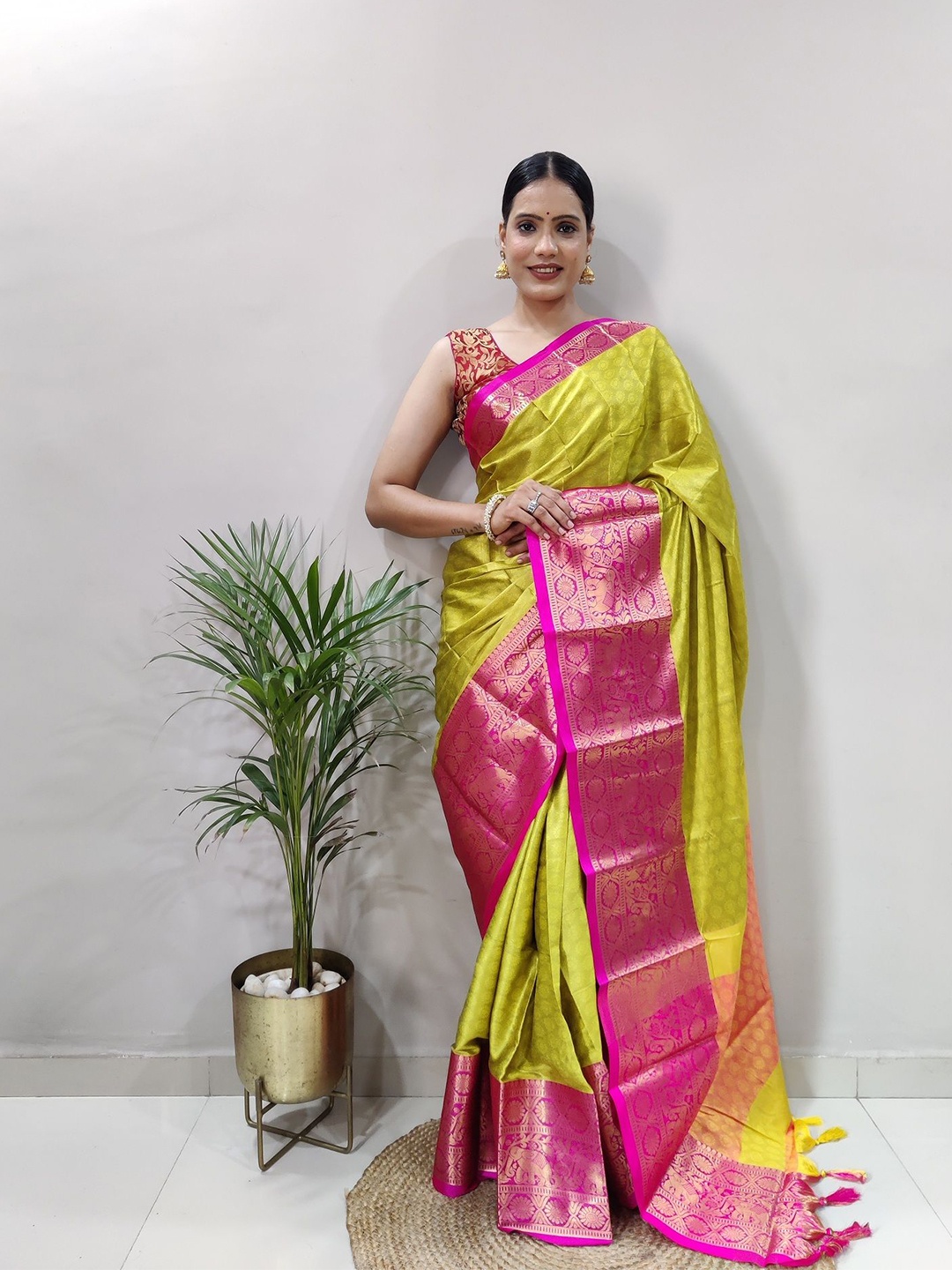 

Aika Floral Zari Pure Silk Banarasi Saree, Lime green