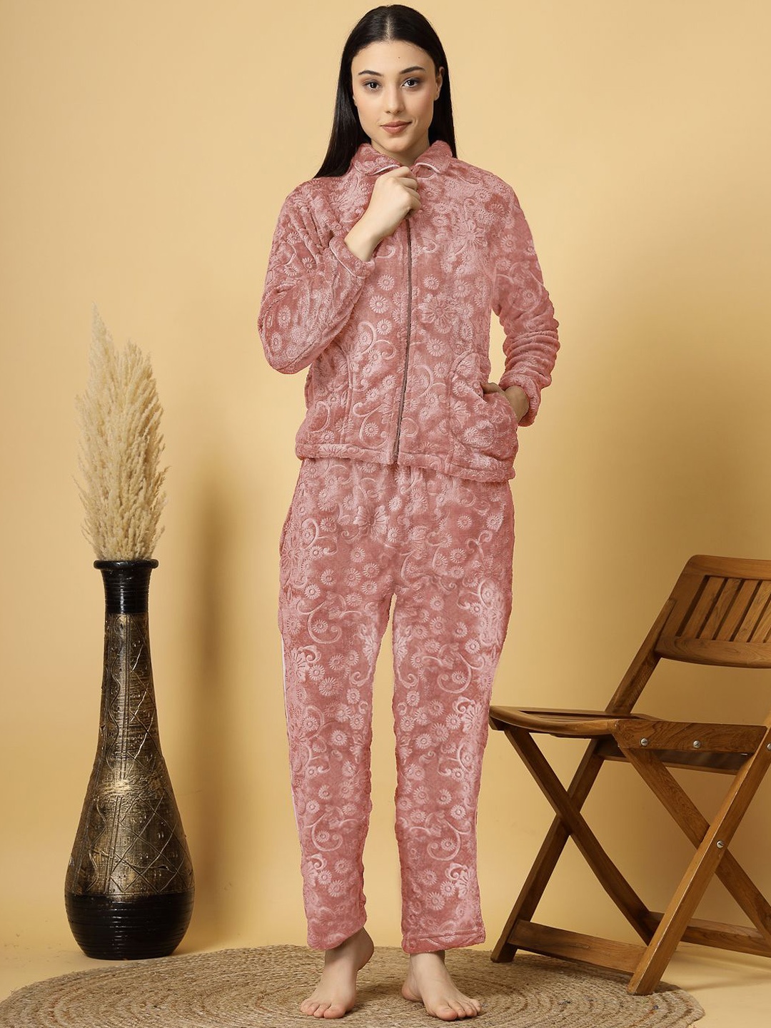 

FABINALIV Floral Embossed Zip Closure Winter Night Suit, Peach