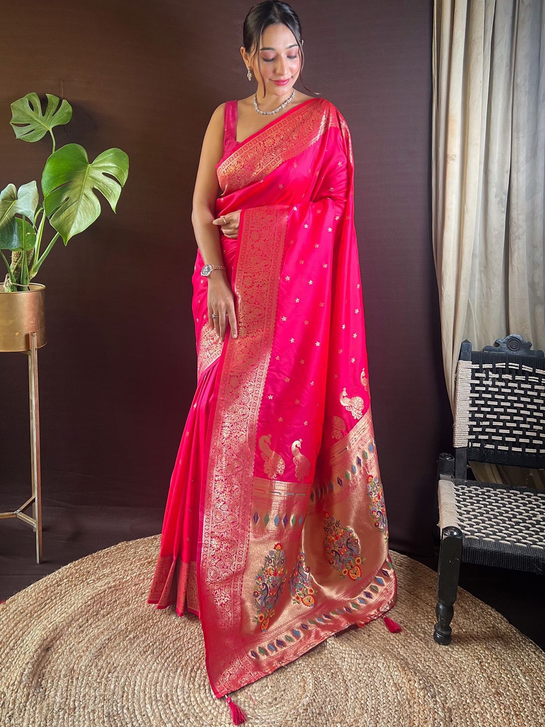 

Ekta Textiles Woven Design Zari Pure Silk Paithani Saree, Pink