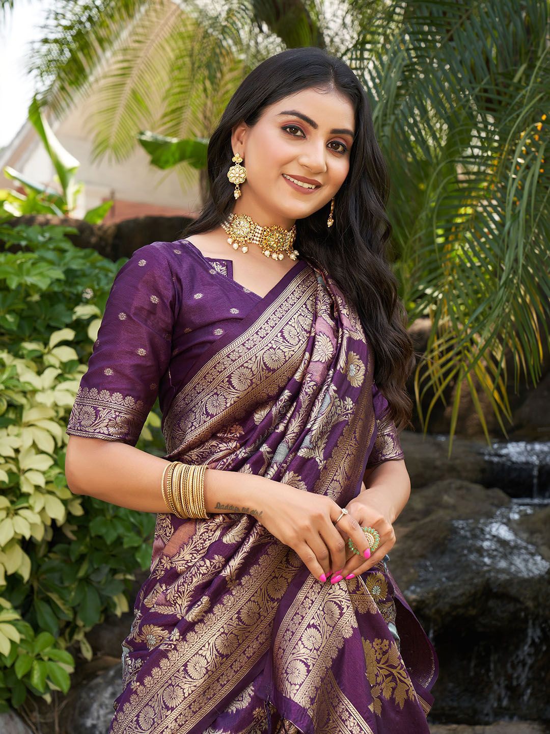 

DOI MOI Ethnic Motifs Woven Design Embellished Banarasi saree with blouse piece, Purple