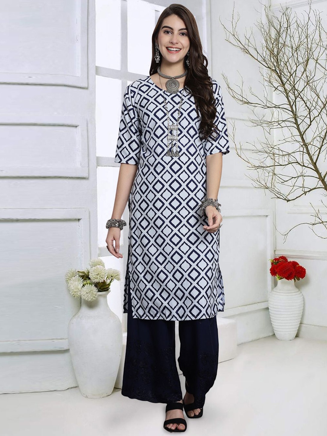 

7Threads Geometric Printed Round Neck Crepe Straight Kurta, Navy blue